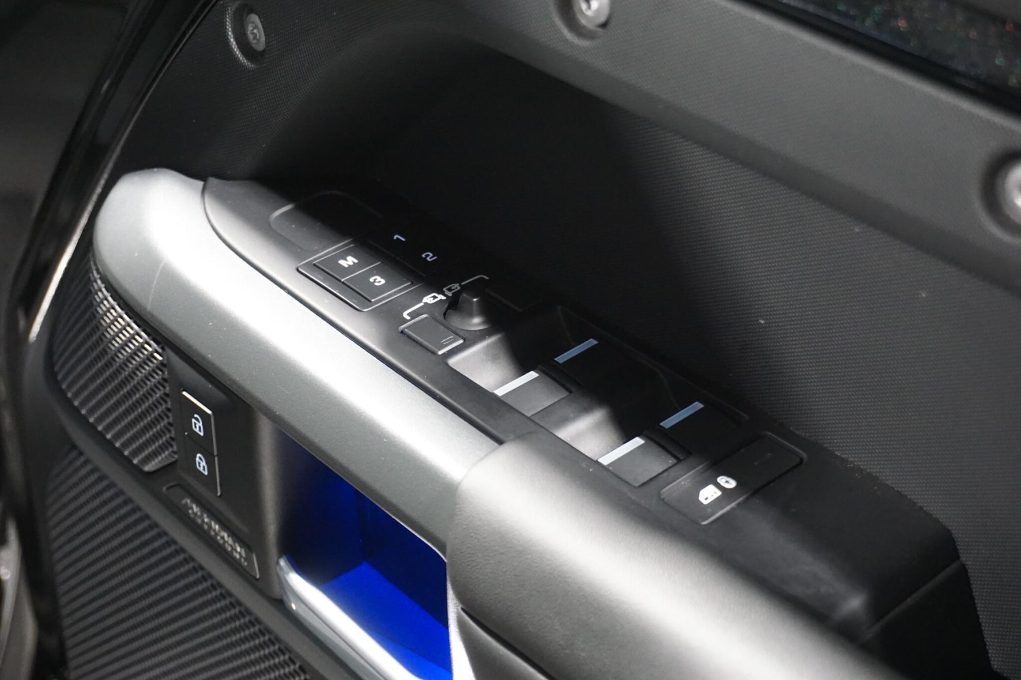 Land Rover Defender 110 3.0 D300 MHEV X-Dynamic HSE SUV 5dr Diesel Auto 4WD Euro 6 (s/s) (300 ps)